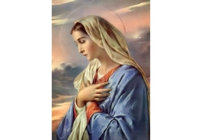 Hình ảnh đức mẹ Maria cầu nguyện