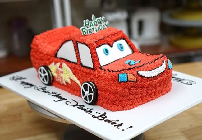 Mẫu bánh sinh nhật đẹp cho bé trai hình ô tô đỏ