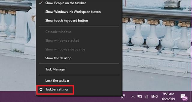 Nhấn chuột phải tại thanh Taskbar chọn mục “Taskbar Setting”