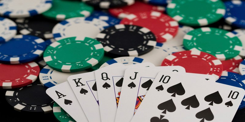 Bật Mí Cách Chia Bài Poker Chuẩn Cao Thủ Cách chia bài chung trong Poker